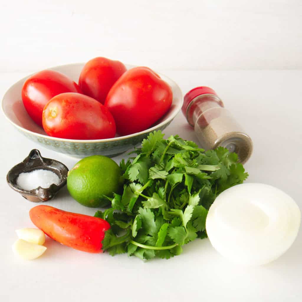 https://www.everydaysouthwest.com/wp-content/uploads/2020/09/Ingredients-for-Fresh-Tomato-Salsa-STEPS_02-SQ1-1024x1024.jpg